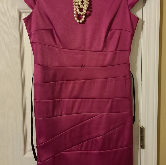 Women's Dresses - Picture 10 of 16